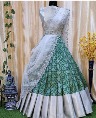 JUNCTIONWEAR Self Design Semi Stitched Lehenga Choli(Green)