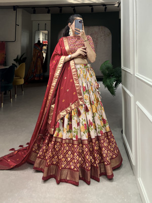 cynor Self Design Semi Stitched Lehenga Choli(Red)