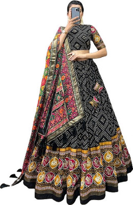 AAYUSHYAM ENTERPRISE Floral Print, Chevron/Zig Zag Semi Stitched Lehenga Choli(Black)