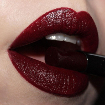 Wonholli Matte Finish, Non-Sticky and Non-Drying Lipstick(Maroon, 6 ml)