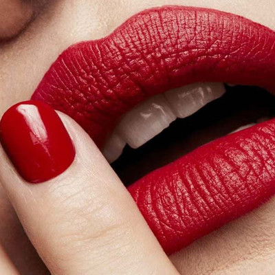 HUZURLU Non-transfer ,Long-lasting ,Matte finish lipstick(Red, 6 ml)