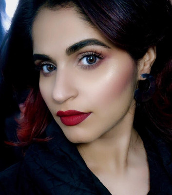 Latixmat One Stroke Application | Matte Lipstick for Women(apple red, 3.5 g)