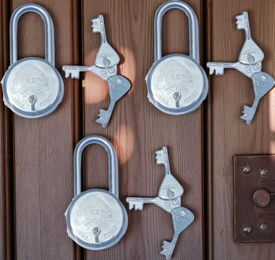 HARRISON H-0374 Iron Four Lever Center Shutter Lock Set 627 Padlock(Brown)