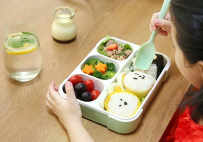 Fulkiza 4 Compartment Lunch Box Microwave Freezer Safe Food Containers with Spoon 4 Containers Lunch Box(1000 ml)