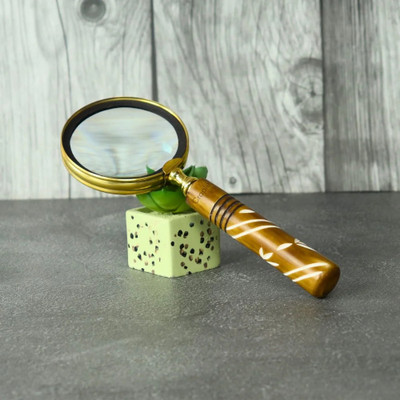 CRAPLE Golden-finished brass magnifier with crystal-clear 5X Handheld Antique Magnifying Glass for Collectors(Handheld with a vintage-inspired design and standard handle.)