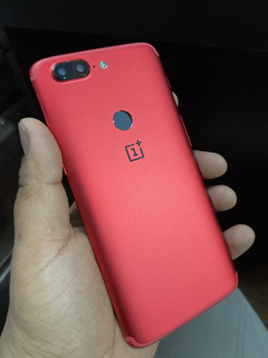 MAXOUT OnePlus 5T Back Panel(Lava Red)
