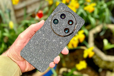 BugguSkin Xiaomi 14 Ultra Mobile Skin(Ulltra Super Sparkling Grey Glitter Skin With High Matte Finish., Mobile Skin (Back+Side+Camera)) BugguSkin Xiaomi 14 Ultra Mobile Skin(Ulltra Super Sparkling Grey Glitter Skin With High Matte Finish., Mobile Skin (Back+Side+Camera))