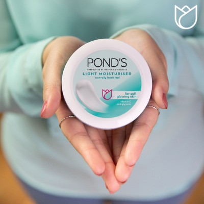 POND's soft Moisturiser Soft Glowing Skin Vitamin E and Glycerin Face Cream - 200ml(200 ml)