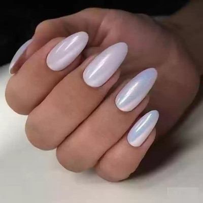 Jiwoo Use Toxin-Free Nail Polish with a High-Shine glossy white