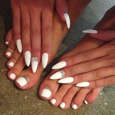 AFARAXIA effortless end-to-end coverage smooth and lightwet nail paint White