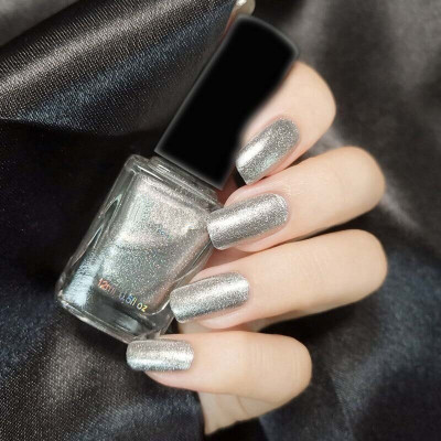 house of common Unique HD Shine Quick Dry Long Stay Sweet Silver Nail Paint SILVER