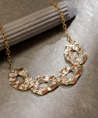 SOHI The Dented-Halo Statement Necklace Gold-plated Plated Alloy Necklace