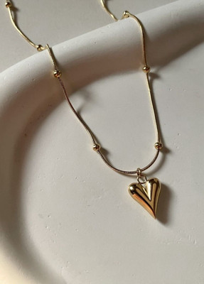 Alvara jewels Elongated Heart shaped pendant Gold-plated Plated Stainless Steel Chain