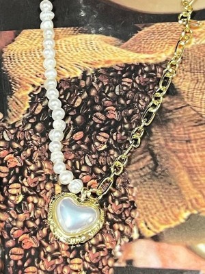 VAGHBHATT Gold-Plated Stone-Studded Necklace Gold-plated Plated Metal, Mother of Pearl Chain