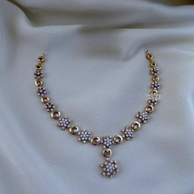 Influtive Traditional Wedding Wear Necklace/Jewellery Set For Women and Girls Cubic Zirconia Gold-plated Plated Brass Necklace Set