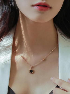 Royatto Rose Gold Classic Titanium Steel Roman Numeral Black And White Disc Pendant Brass Plated Copper Chain