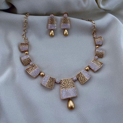 RUJVE JEWELLERY Brass Gold-plated Gold Jewellery Set(Pack of 1)