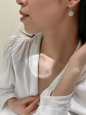 Dressberry Love Heart And Four Leaf Clover Magnetic Pendant Silver Necklace Silver Plated Alloy Necklace