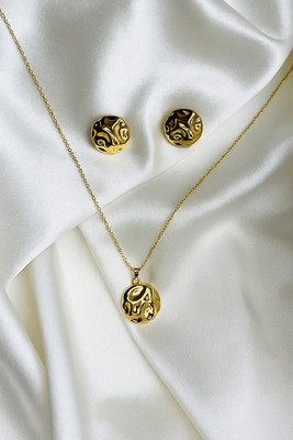 NISHMA Stainless Steel Gold-plated Gold Jewellery Set(Pack of 1)