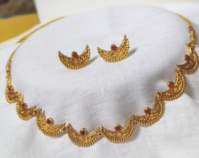 A V CREATION Chandrakor necklace set Ruby Gold-plated Plated Alloy Necklace Set