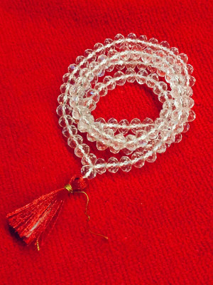 Vanishree World Pure White Sphatik Mala 108+1 Beads Diamond Cut Crystal Crystal Chain