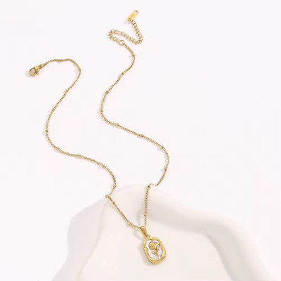 house of common Winnifred Anti Tarnish Stainless Steel Gold White Rose Nacklace Gold-plated Plated Stainless Steel Necklace