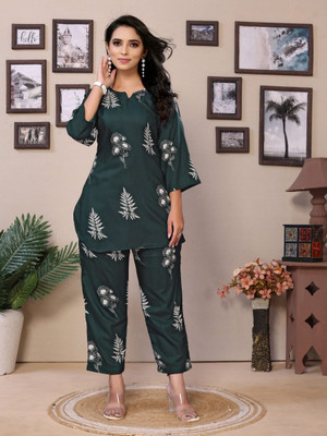 Soor Panchi Women Printed Green Night Suit Set
