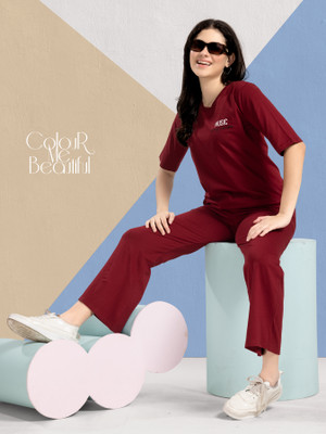 Feeling Women Solid Maroon Night Suit Set