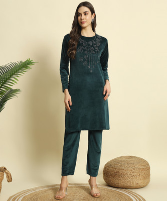 DECANTER Women Embellished Dark Green Night Suit Set