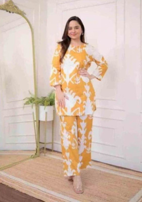 MID CREATION Women Printed Yellow Top & Pyjama Set