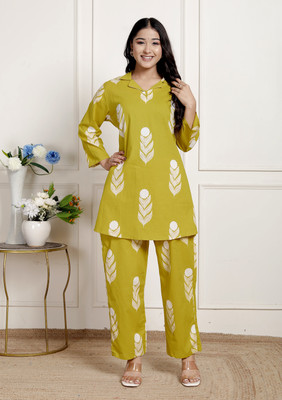 NISHIRE Women Printed Light Green Top & Pyjama Set