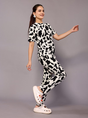 HouseOfCommon Women Printed Black, White Night Suit Set