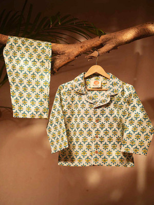 The Natkhat Tales Baby Boys & Baby Girls Animal Print Multicolor Top & Shorts Set