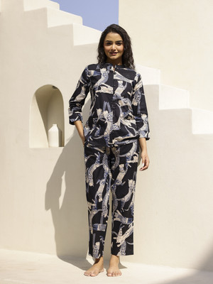 Sanskrutihomes Women Printed Black Night Suit Set