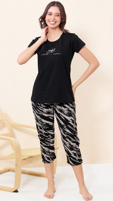 QUIRA Women Printed Black Top & Capri Set
