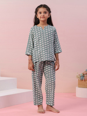 Sanskrutihomes Girls Printed Green Night Suit Set