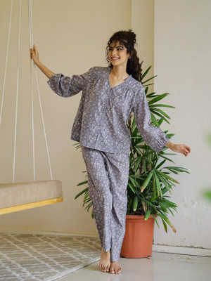 Sanskrutihomes Women Printed Grey Night Suit Set