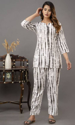 Soor Panchi Women Embellished Black, White Night Suit Set