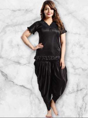 HouseOfCommon Women Solid Black Night Suit Set