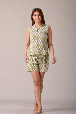 Kannahi Women Printed White, Green Top & Shorts Set