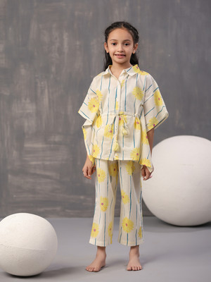 Sanskrutihomes Girls Floral Print White Night Suit Set