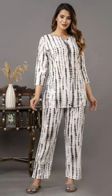 Soor Panchi Women Printed Black, White Night Suit Set
