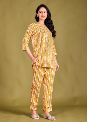 Vaaliyan Women Printed Yellow Night Suit Set