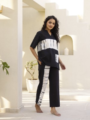 Sanskrutihomes Women Printed Black Night Suit Set