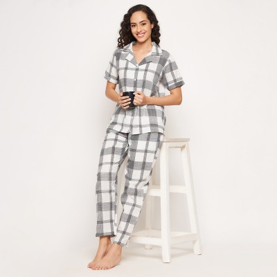 Clovia Women Checkered White Night Suit Set