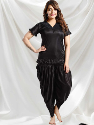 HouseOfCommon Women Solid Black Night Suit Set