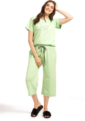AV2 Women Printed Green Top & Capri Set