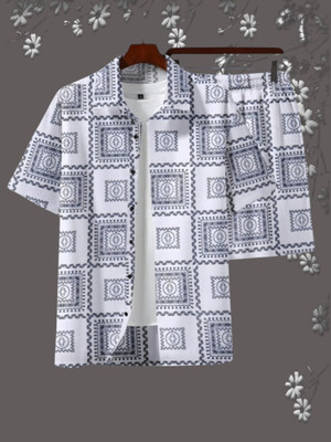 VYOMENTERPRISEE Men Printed Green Night Suit Set