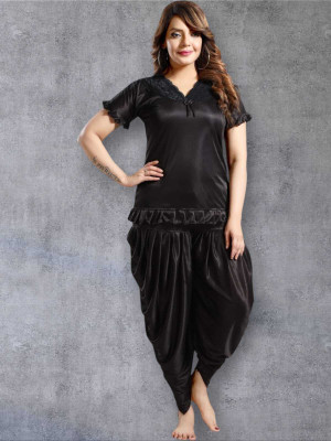 HouseOfCommon Women Solid Black Night Suit Set