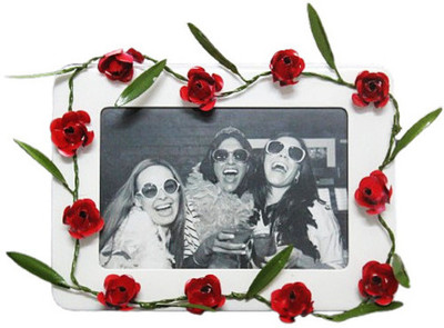 Design and decor Metal Table Photo Frame(White, Red, 4 Photo(s), 21 X 15 CMS)